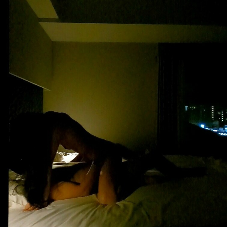 定点カメラでのイイ女との本気のイチャラブSEX動画になります☺👍
撮影感が無いから本気で愛し合えます🎵
四つん這いで