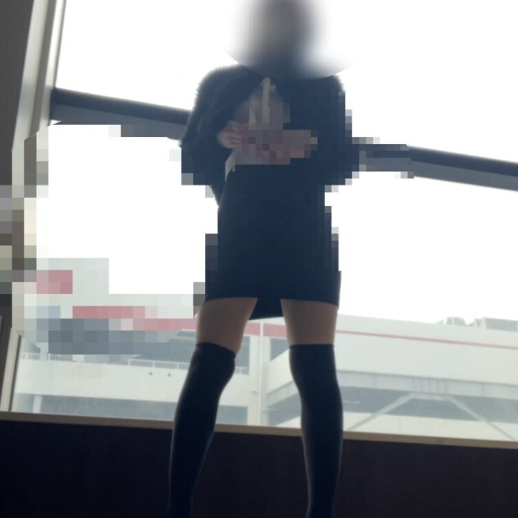 ショッピングモールエスカレーターホール。
大きな窓があって、お外から見えたかなぁ😊お漏らししてなかったと思ったけどやっ