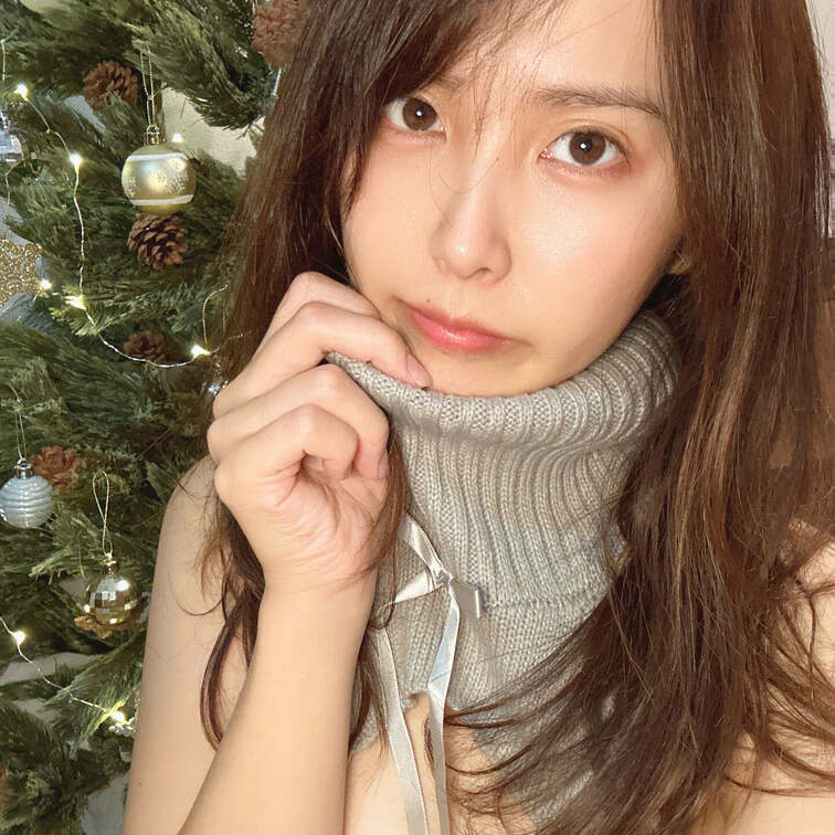 新しいドレスが届いたよ👗
みやびはクリスマスの準備始めてるよ♪