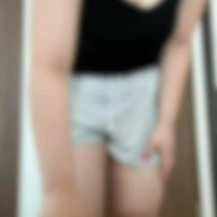 今年初プール行った時の、水着に着替えるだけの動画ですが、好きな人は多そうなのでアップします😄
水着跡が残るように日焼け