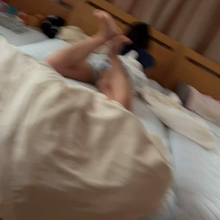 今朝の無防備な妻様❤️
休みの朝やったらなぁ…。