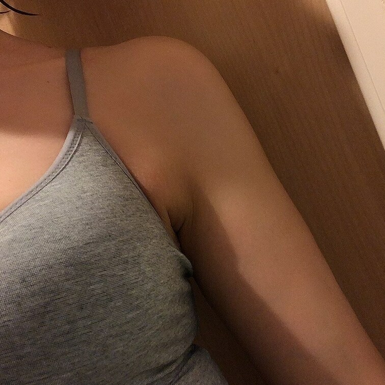 Chu❕可愛くてご〜め〜んっ💓

GUで買ったインナー凄く胸が疲れなくて良い。
最近結構激しく揉まれてきたから大き