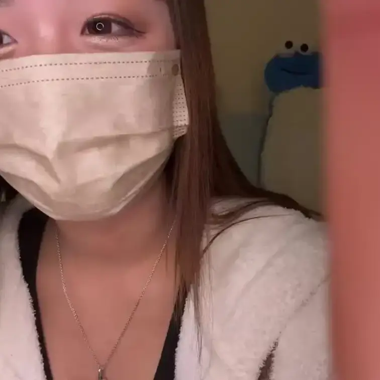 【あおい 21 歳】

あおいさんのライブ配信動画です
生ライブ配信だと、1 回の有料配信を視聴すると、おおよそ平