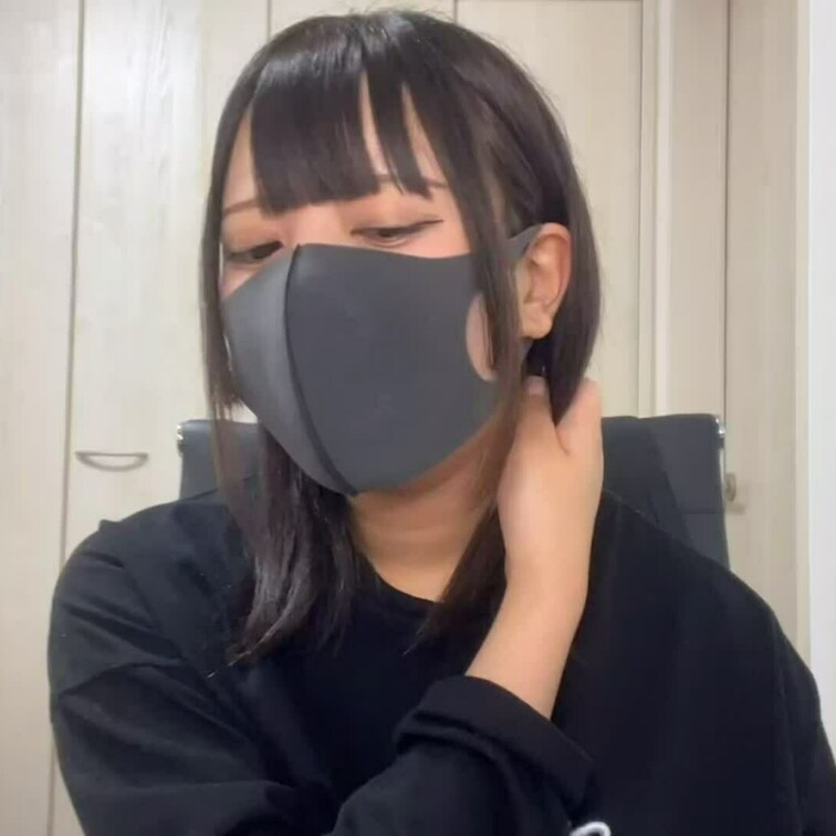 【りん 18 歳】

りんさんのライブ配信動画です
生配信 だと、1 回の有料配信を視聴すると、おおよそ平均 5,