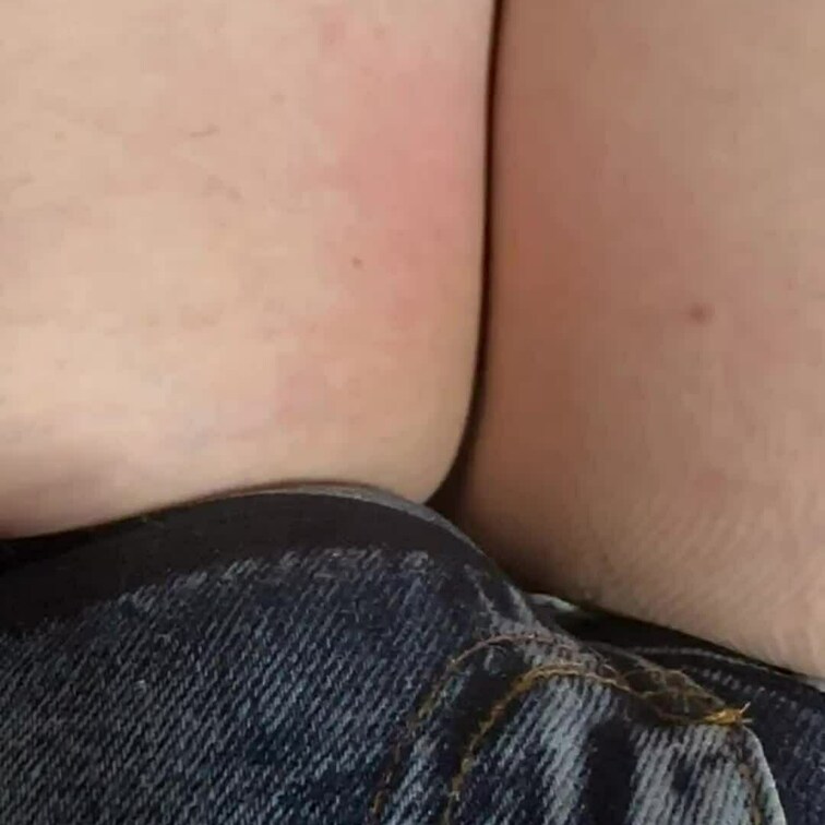 椅子に座って我慢してたんですけど、おちびりが止まらなくなってしまって……♡ひくひくと出続けるようになって、最後には決壊し