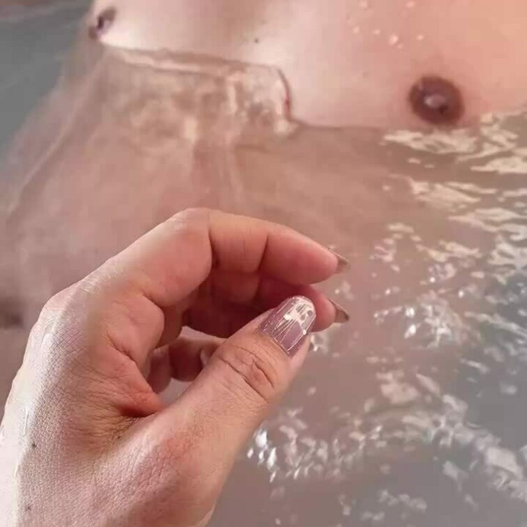 🙋‍♂️
最近はアップが遅れがちなのでもう一本☺️

ミンミンにお風呂で乳首とちん○んをいじってもらいました🤌💕