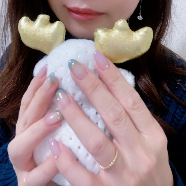 時差投稿なっちゃったけど、今回のネイル💅だよ💕
 久しぶりに透明感あるデザインにしたくてフレンチネイルにしてみたよ🩵🩷