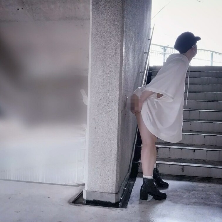 「日常に溶け込む夢 in ○○○○○前編〜床とセックス〜/Dream on the edge of your every