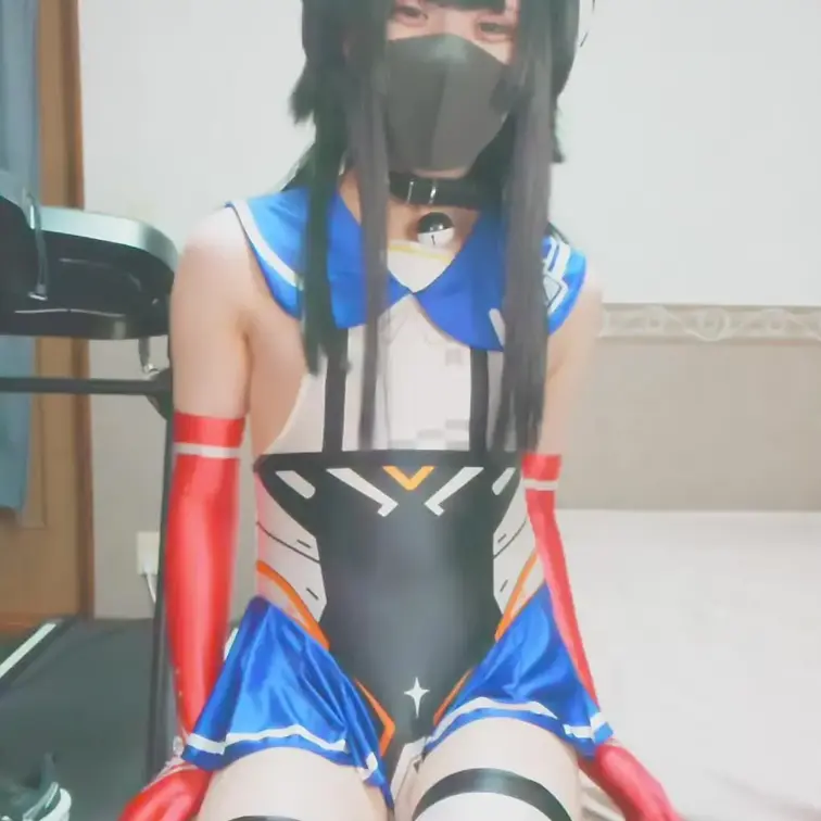 ピチテカサイバーセーラーメイドさん♂の乳首いじりながらちんちん扱きオナニー (1/2)