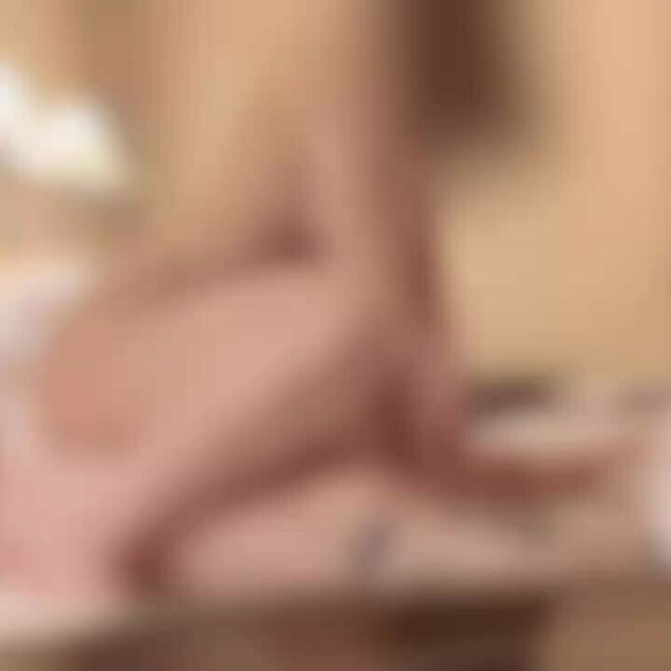 前回のはめ撮りを、前戯から始まるロングバージョン公開します🍀*･ 

子宮を膝でごりごり押されながらフェラして、膣に