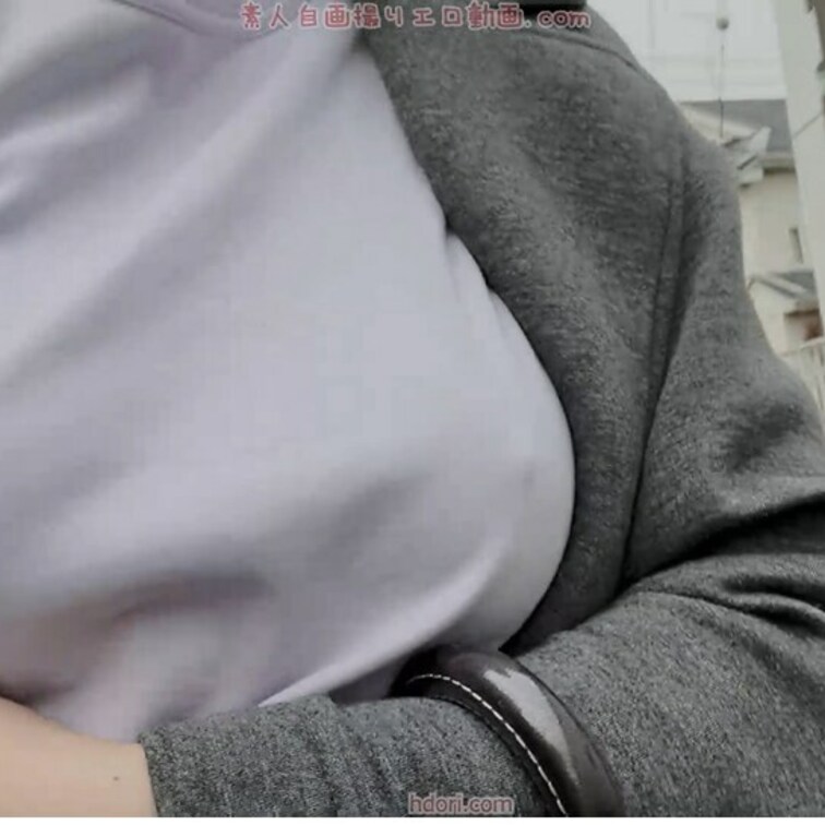 ノーブラで乳首ぽっちさせて野外露出散歩してきたよ☆