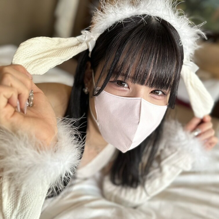 今回えっちなバイトに挑戦するのはギリギリ年齢のえなちゃん

かわいらしい顔立ちの中にどことなく感じるエキゾチックな雰