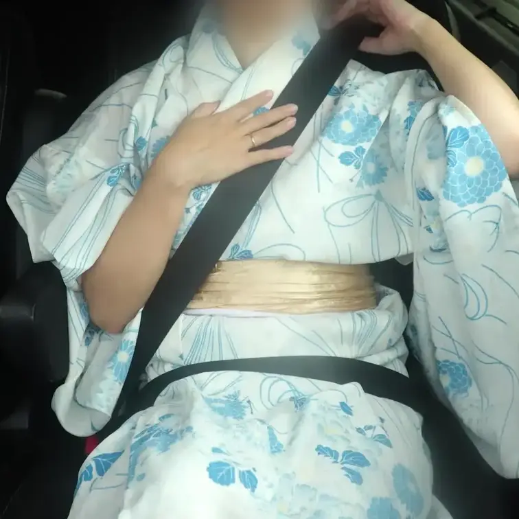 浴衣デートしよ？って彼氏誘ったら「どうせならエッチなことしちゃお？」ってドライブオナニーとプリクラでハメ撮り撮っちゃいま