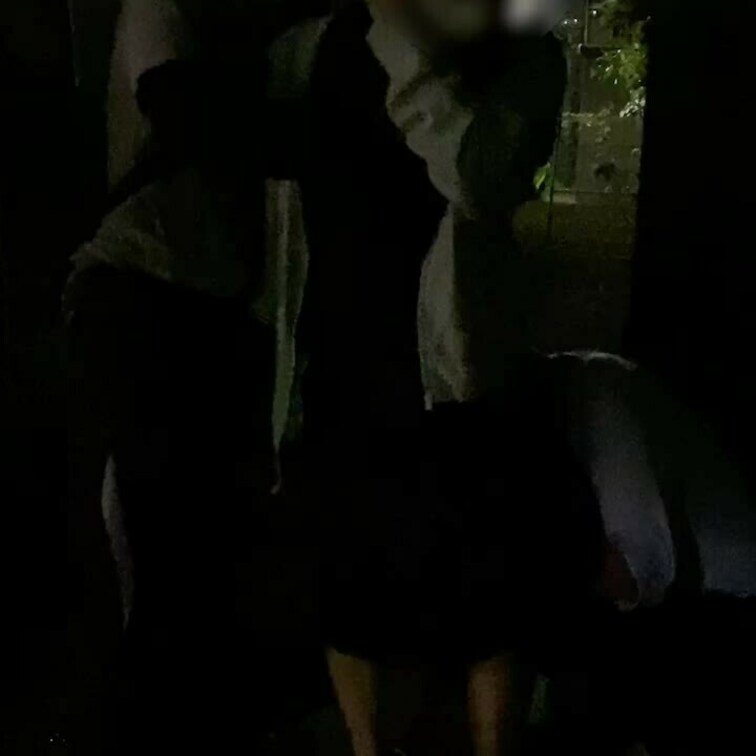 暗闇の中で男のちん○を咥えて勃起させたら、そのあとはバックから挿入開始です。

#人妻
#素人
#寝取られ
#