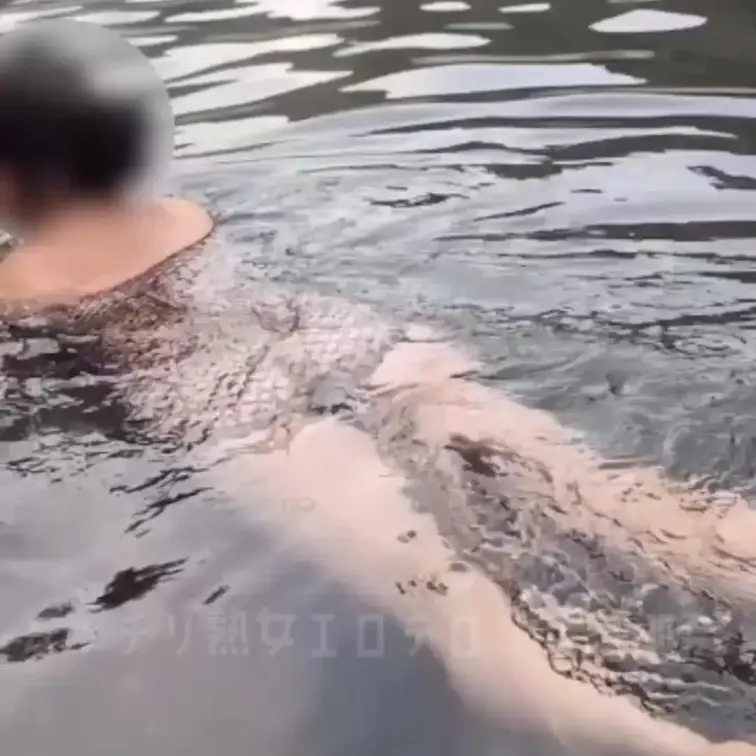 仙人風呂♨️川湯

メッシュ水着👙💓