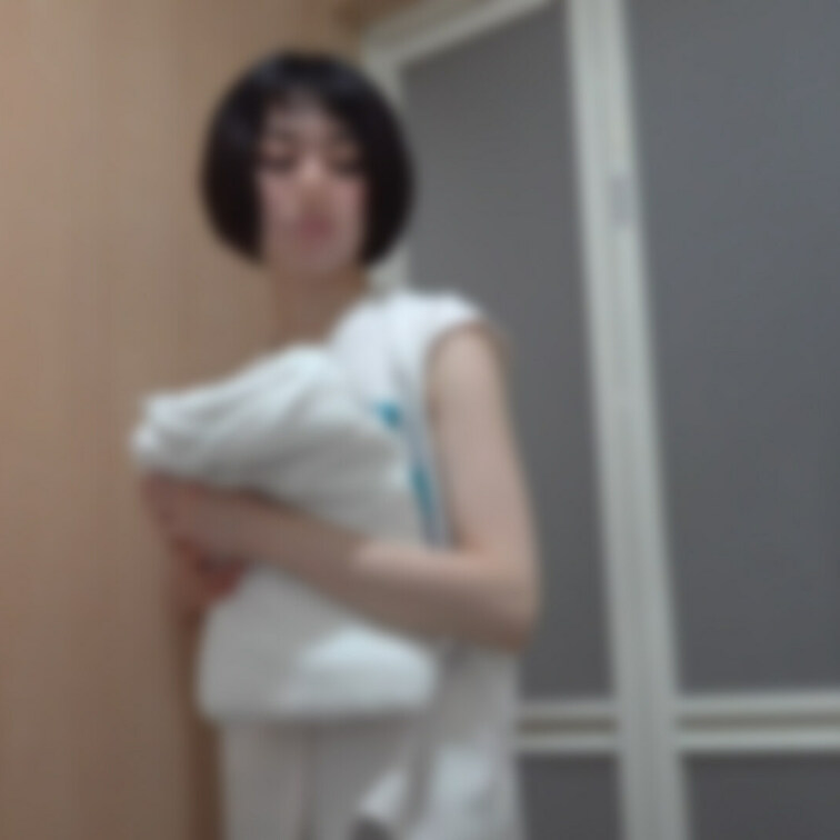 出張で来てくれた美人OLさん。

あいさつ代わりに裸を披露していただきました。
かなりスレンダーだという印象です。