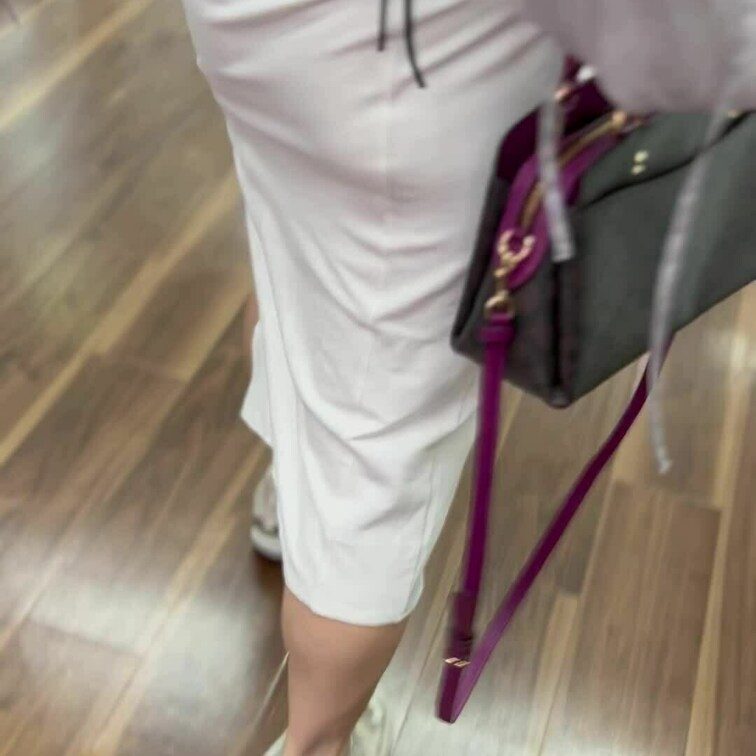 透け透けお買い物🫣

みんなの視線が🤭
こーゆーの見ちゃうと想像しちゃうよね！
中身を💜💜💜