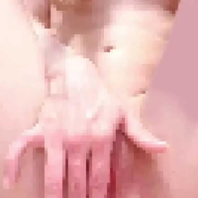 可愛いパイパン人妻がＭ字開脚でオナ4😍フル動画