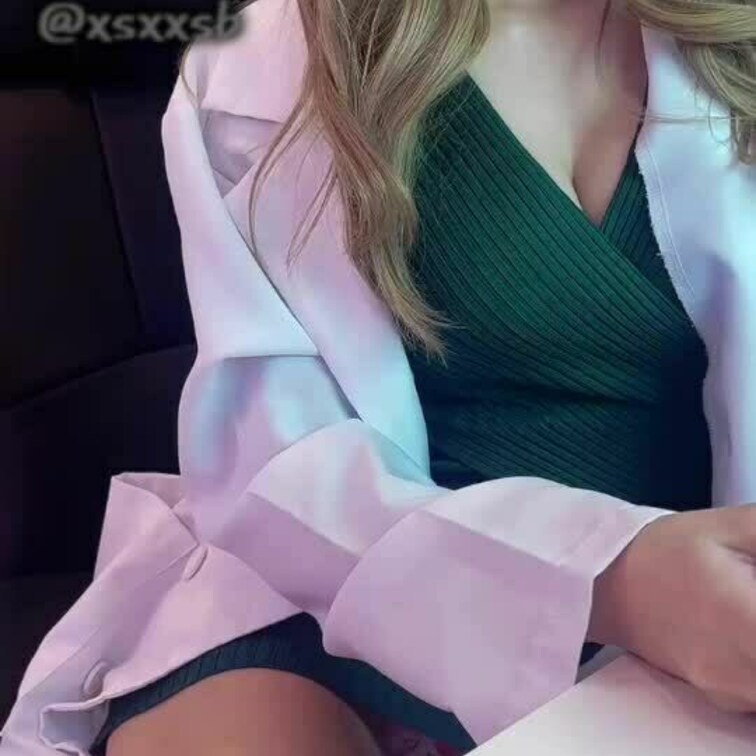エッチな女医さんの潮吹きオナニー
正面アップバージョン

パンツ越しに潮出てるの良く見えると思う❕

女医さん