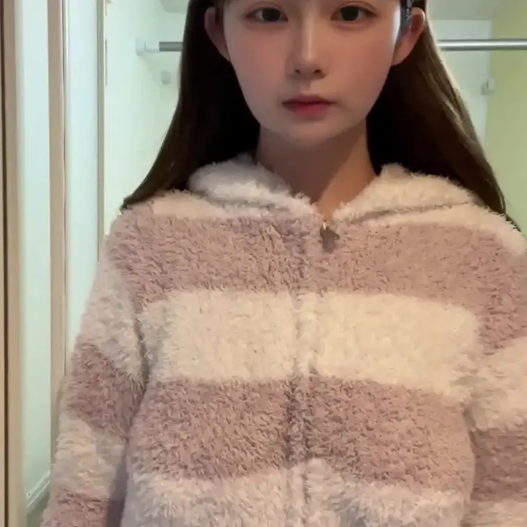 右上のいいねを押してから見てくださいね🍑

仕事から帰ってくるといつもノーブラでいちゃうももみです。

今日も裸