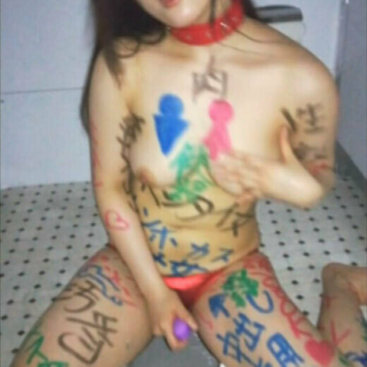 【個人撮影】露出好きの変態女に便所で即尺させて精子ぶっかけてきた【素人・顔出し】


※本編の動画はすべて顔出しで