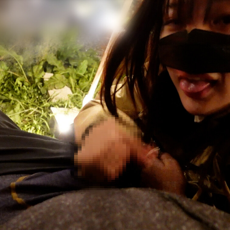 焚火を見てたらいたずらしたくなって…お外で秘密のフェラ抜き💕

この動画は11月の超濃密えちえちコース限定動画1本目