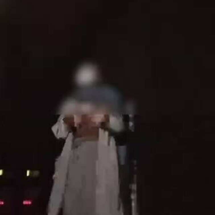 深夜に普段は会社やっているところでノーパンノーブラで、おっぱいとかいじりながら露出しました🥺❤️
