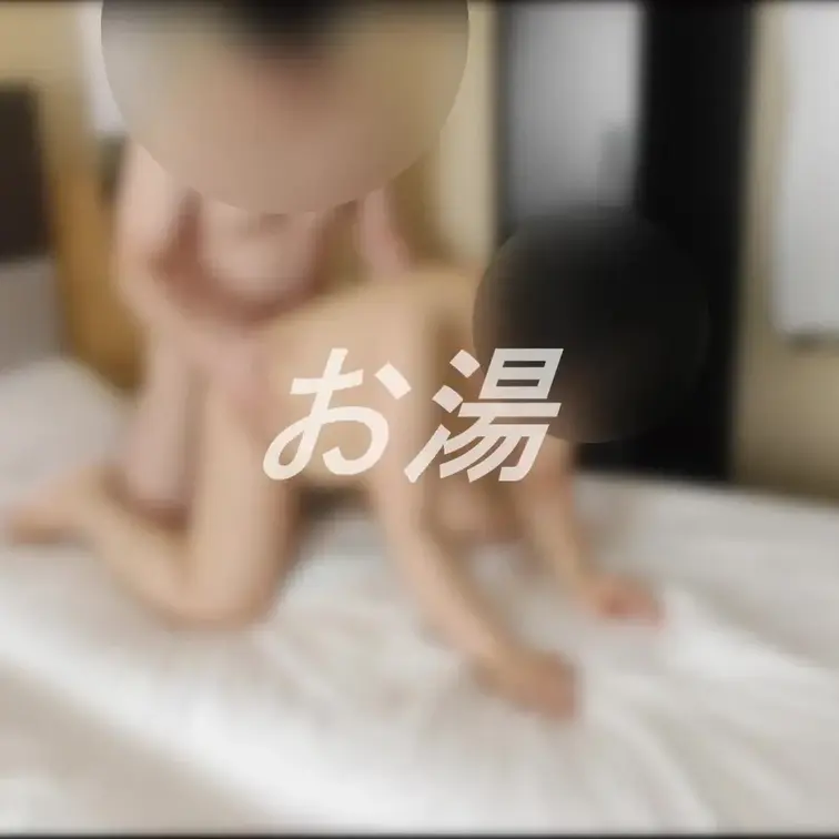 355 複数プレイで3人に中出しされたあとのぽっちゃり人妻の休憩中に穴を貸してもらいました

途中で足攣って中断しま