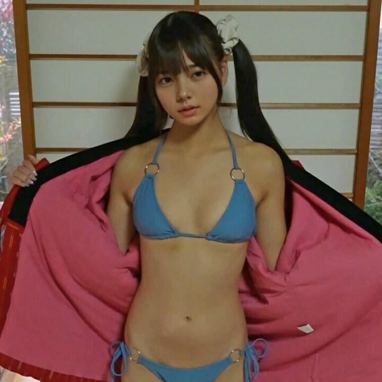 右上の「いいね❤️」を押してから見てくれると嬉しいな☺️
どてら水着〜😳