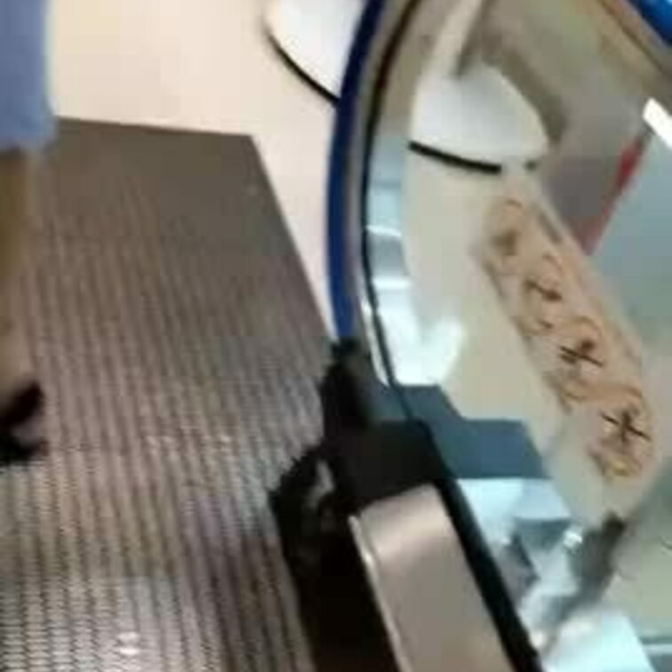 暑いですね💦パタパタしちゃう/////

家電量販店で見かけた最新のハンディ肩叩き機がちょっとえっちだなぁって会話し