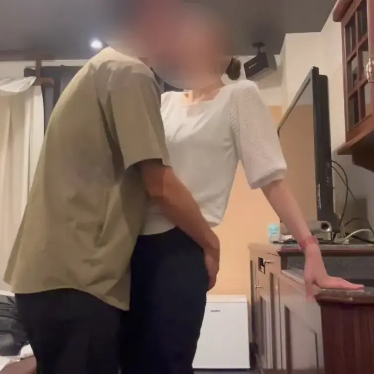 ハメ撮り終了後に帰宅支度してる時に私服姿でまたはめたくなる僕です！でもちゃんと受け入れてくれる裏アカ女子😊