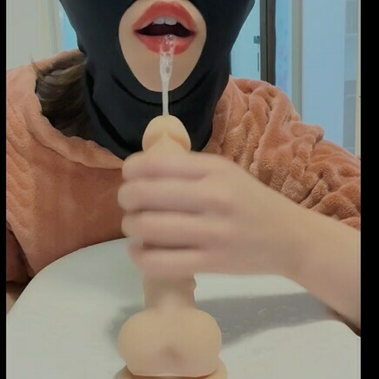 ディルドに唾液垂らして手コキしました
やってほしい手コキありましたらコメントで教えてね