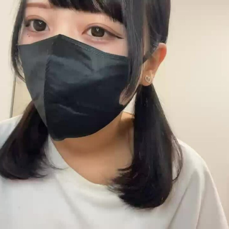 【りん 18 歳】

りんさんのライブ配信動画です
生配信 だと、1 回の有料配信を視聴すると、おおよそ平均 5,