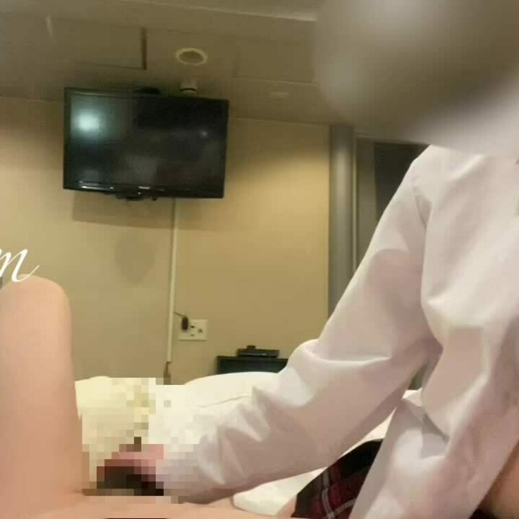 制服で授乳手コキしてくれるEカップご奉仕まんこのしいちゃん