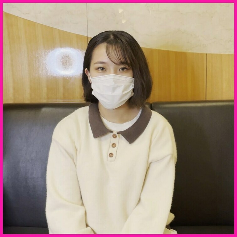 Page82:本編
カラオケ店員の子とのフェラチオ顔射動画です

少しギャルっぽさを感じる彼女
服の上からだと分