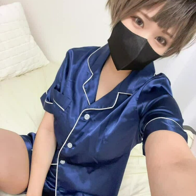 遊びで撮ったカツラを被ったボーイッシュ風、今後少しづつ投稿していきますね。