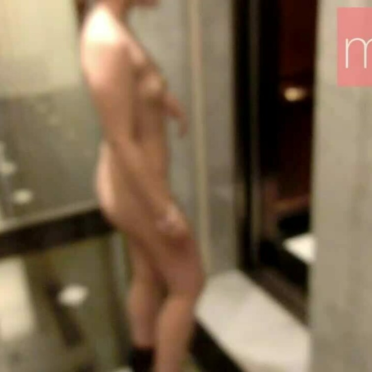 めっちゃショート動画
ホテルのエレベーター→廊下→お部屋まで全裸で歩いたよ☺️