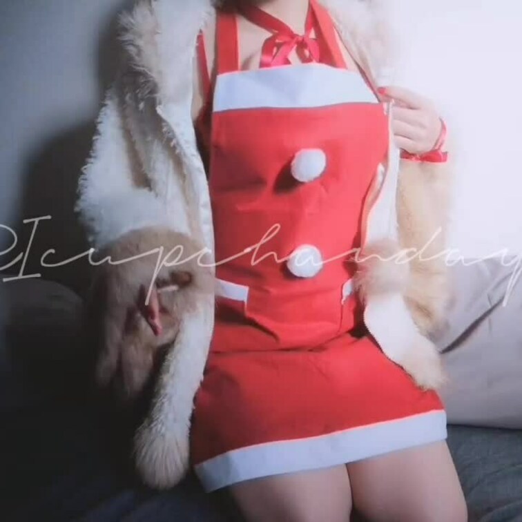 Xmasの動画です🎄　3分37秒

サンタエプロンの下は赤下着...♡
こだわりました🎀