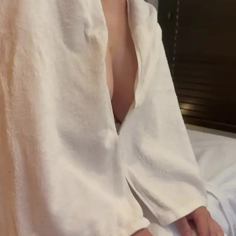 普通のオイルマッサージに来て頂いた彼氏ありのとても可愛らしい感じの美乳の20代OLのSさんの2本目です。推定g〜hカップ