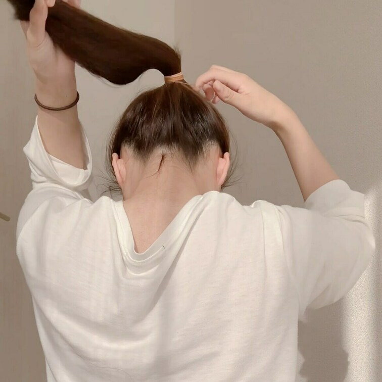 輪ゴムでポニーテール②💦一本一本結んでいくパターンです🥺外す時、髪が絡まってめっちゃ痛かった😭笑