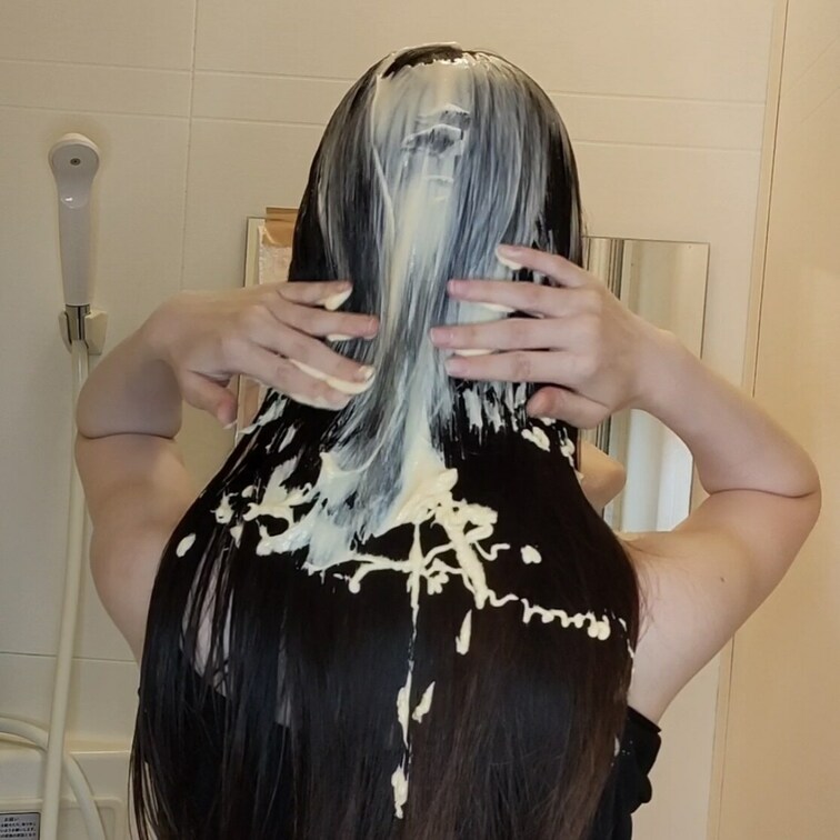 「髪の毛マヨネーズまみれ💞」

腰までのロングヘアにマヨネーズをぶっかけ🥺
ぶっかけた後にしっかり髪全体に揉み込ん