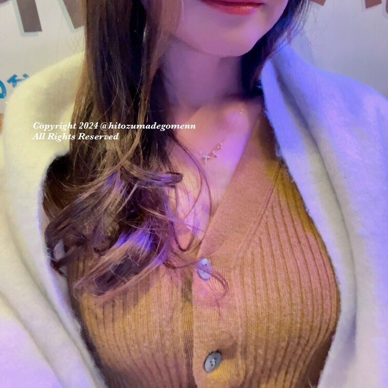 月曜日、お疲れ様です🌷✨ 
先週飲みに行った時のなんでもない自撮りです😚🌸 
ひなはお○○○🍷あまり強くないけど飲み