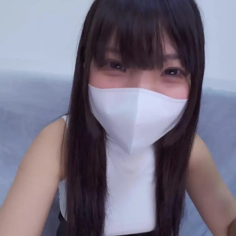最近アルバイトを始めて、ピザ屋さんとカフェの2つ掛け持ちしてバリバリ働き始めたさんしすいめいです！🍕☕️
ピザを切るこ