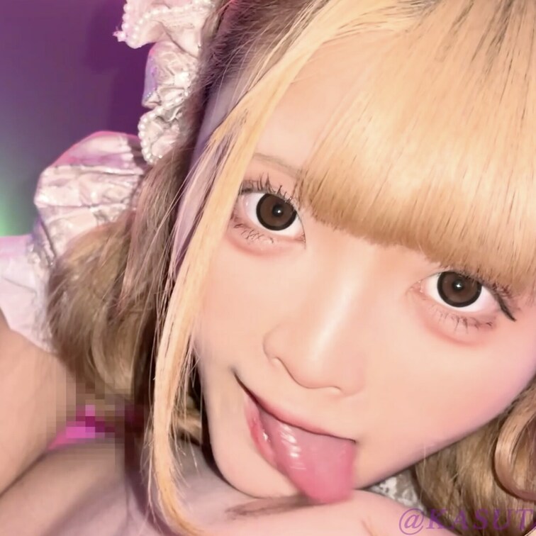 完全顔出しフル動画‼️
ロ◯かわ爆乳メイドちゃんとコスプレプレイ🌟💓
派手髪と映え部屋で超絶甘々なえちえち空間となっ