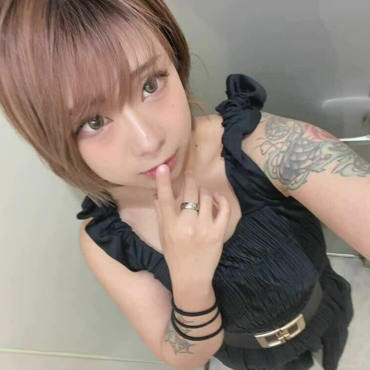 どこぞのトイレで、ぱいんぱいん♥️