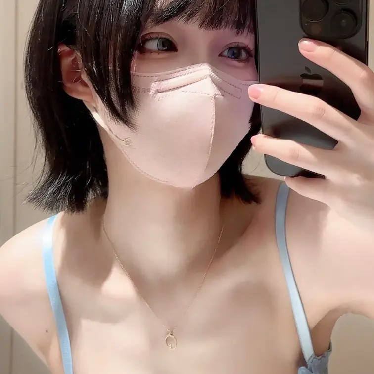 青下着でニョニョ










⚠︎運営さんへ。黒マスク黒髪ショート短めウルフのこの写真は運