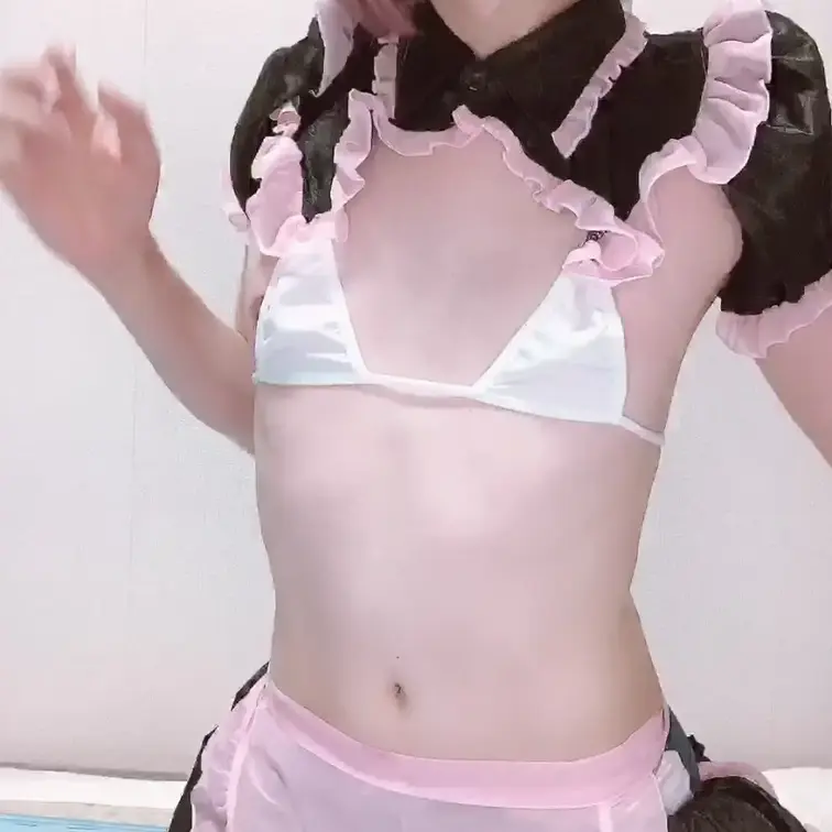 メイドビキニでオナニー