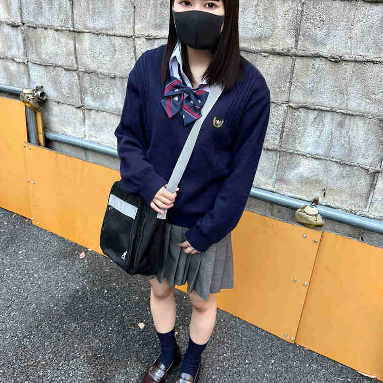 【個人撮影】おっとり系天然女子とパパ活_中出しされても無頓着な美小女とのハメ撮り流出
