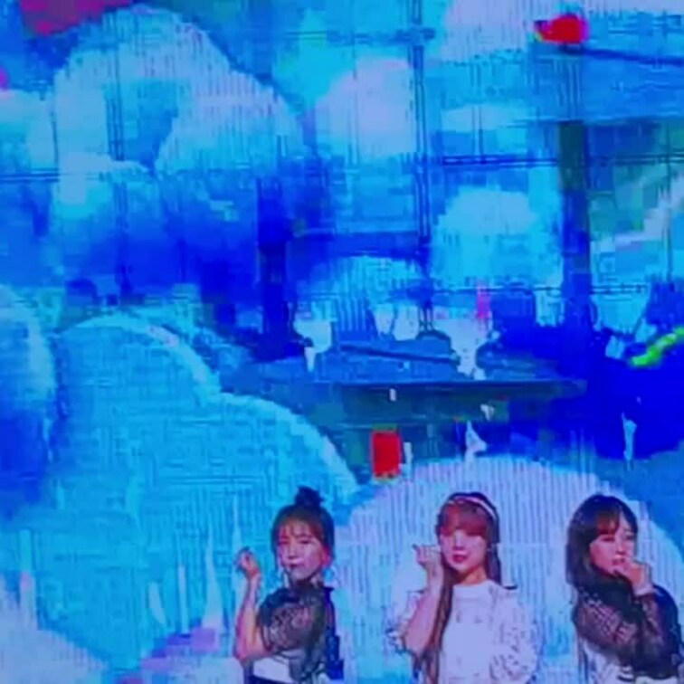 韓国歌手LOVELYZ
ボーカル…ミジュさんをアップ✨おっぱいに着目👀巨乳だよ😍