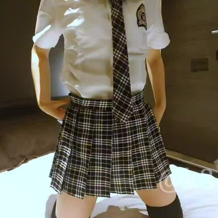 Twitterに載せた動画の少し長いバージョン

制服が似合いすぎる童顔美人で顔も見せたいくらいです😁